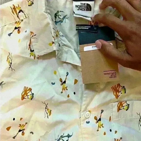 North face bay trial pattern shirt size small NWT! - Picture 2 of 3